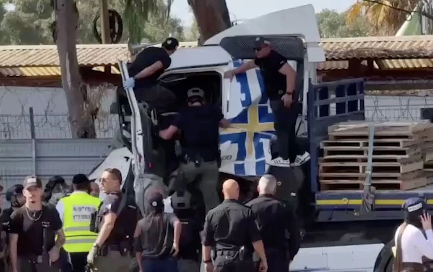 Kamyonê da nav xelkê / Wêne: AA
