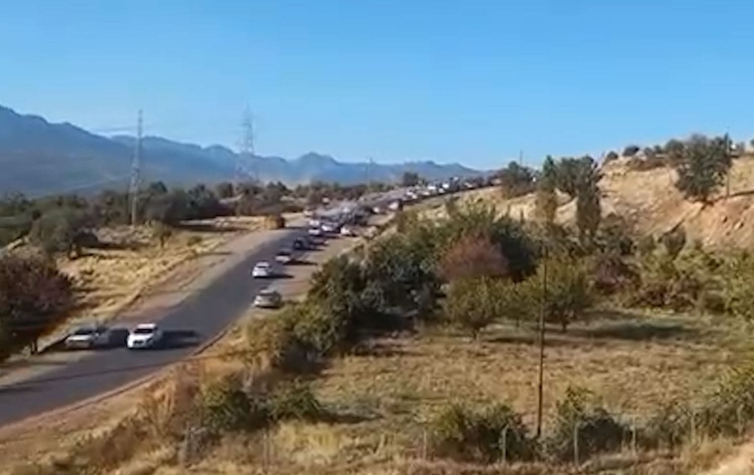 Amedi-Derelok yolu patlayıcı nedeniyle trafiğe kapatıldı