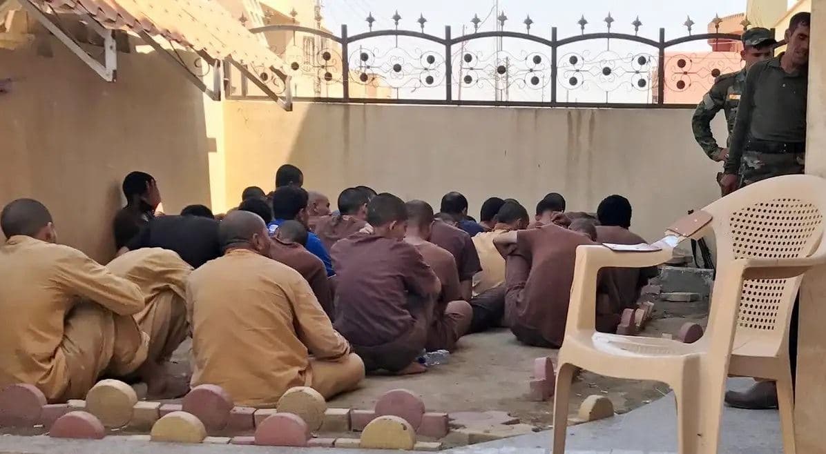 سجناء في العراق
