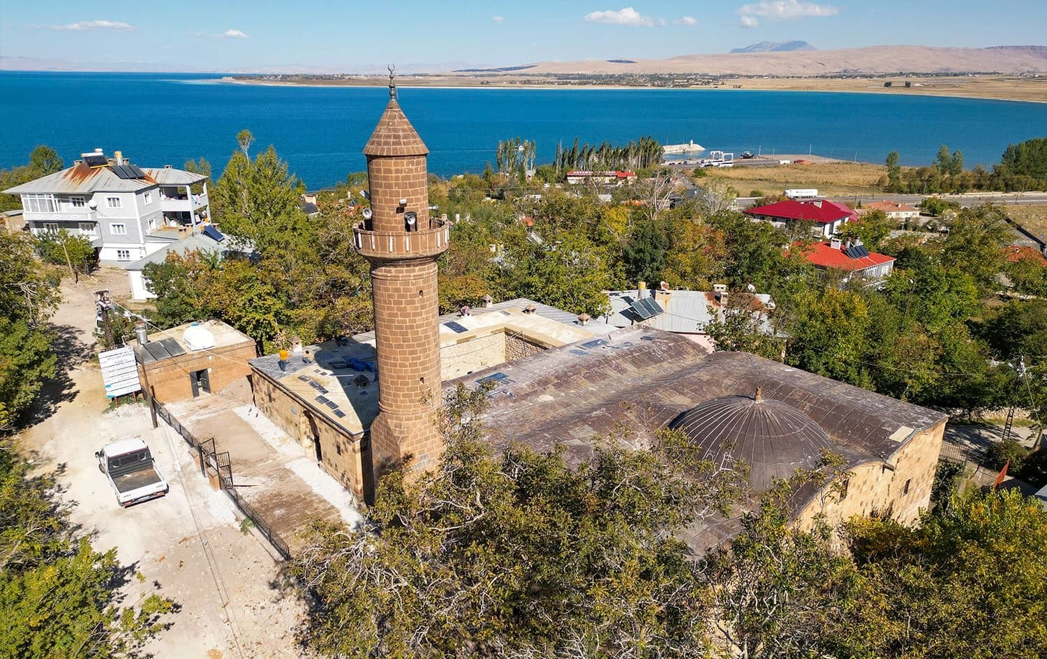 Mizgeft û Medreseya Êzdîn Şêr \ Wêne: AA