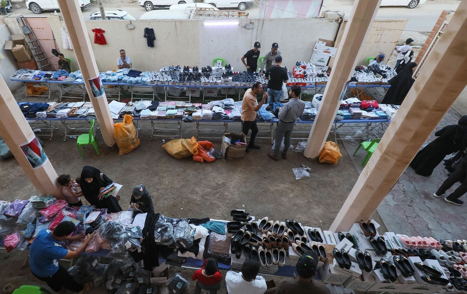 Displaced Lebanese people, who fled Israeli bombardment in their country, shop at a market in al-Qassem town in Iraq's central Babylon province on October 20, 2024. Photo: Karrar Jabbar/AFP