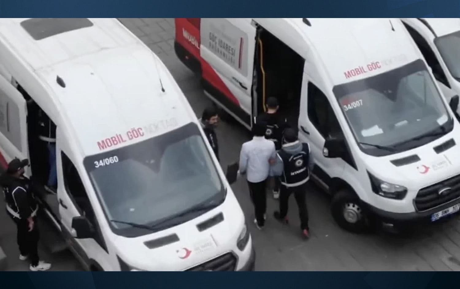 یەرلیکایا دەڵێت: ئۆپەراسیۆنەکە بە بەشداریی 370 پۆلیس و 93 کارمەندی فەرمانگەی کۆچی پارێزگاکە کراوە