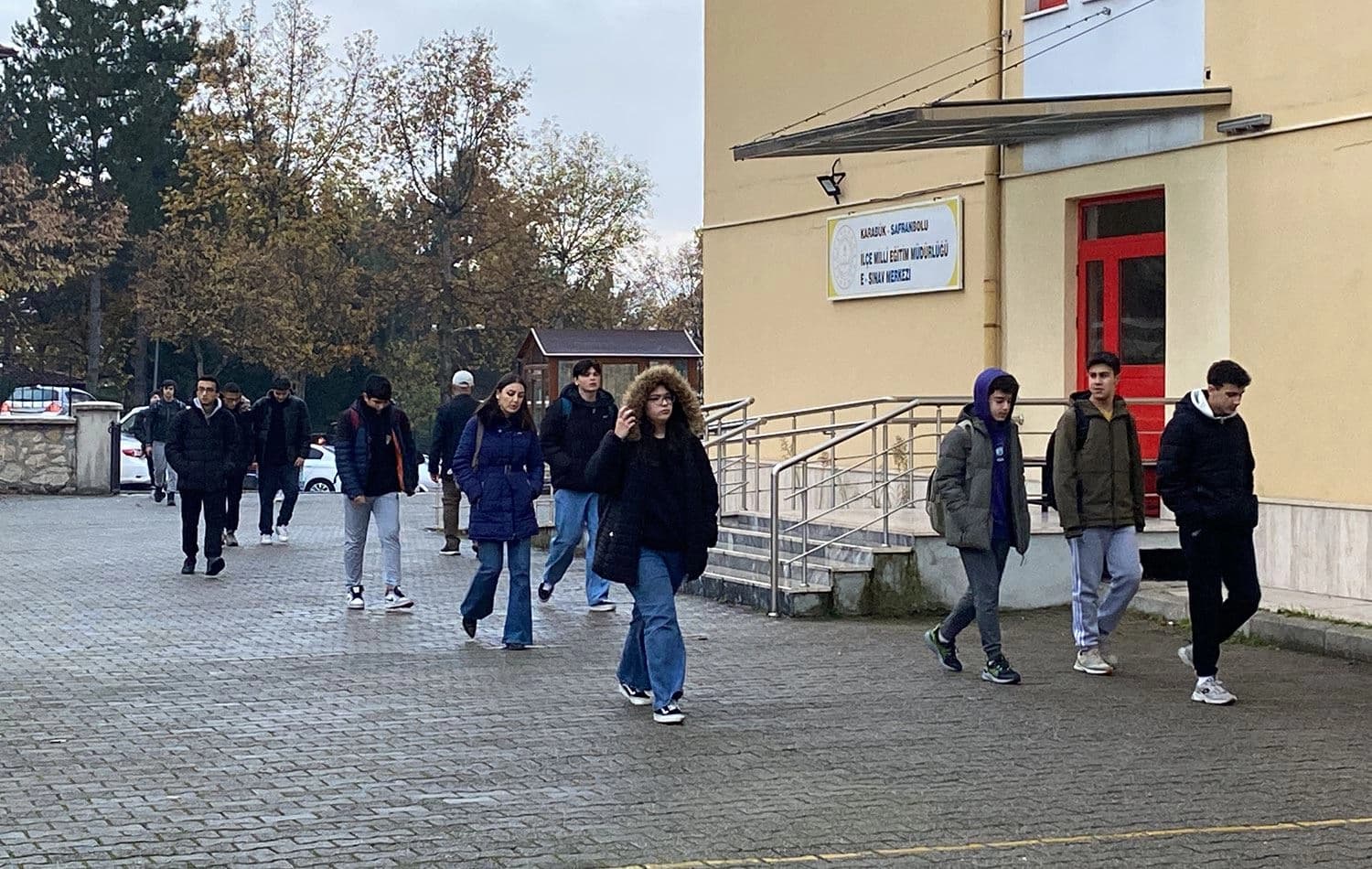 Karabük'te eğitim ve öğretim yılının ilk ara tatilinin ardından öğrenciler ders başı yaptı. / Foto: AA