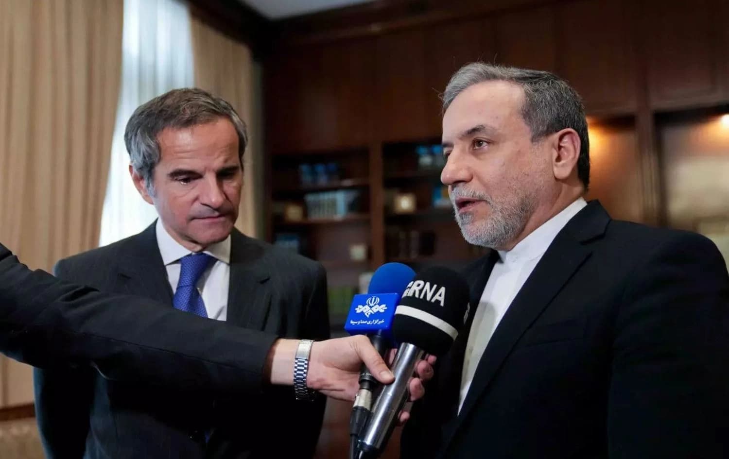Iranian Foreign Minister Abbas Araghchi (right) speaking to reporters during IAEA head Rafael Grossi's (left) visit to Tehran on November 14, 2024. Photo: Iranian foreign ministry