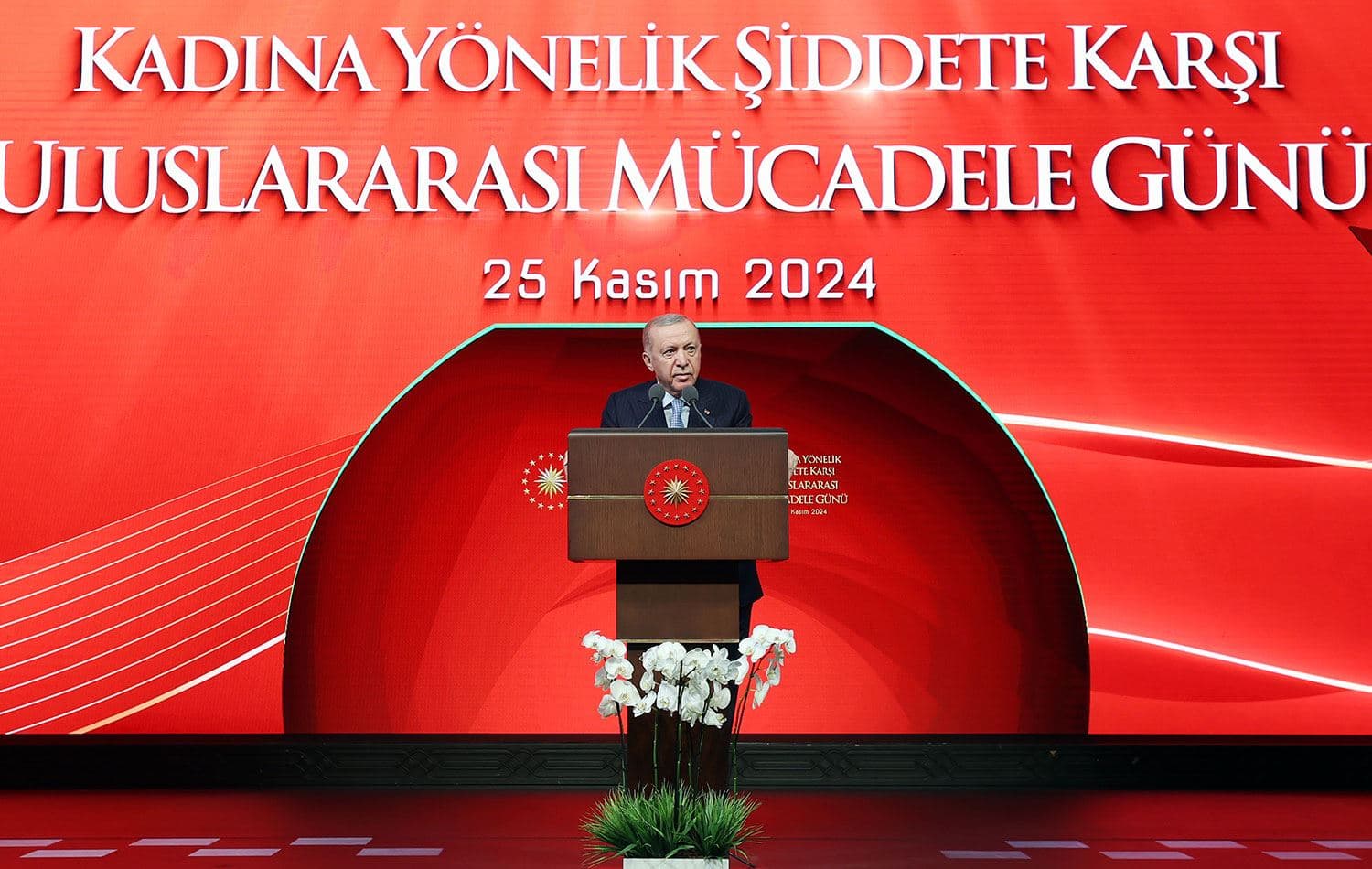 Erdoğan, Beştepe’de "Kadına Yönelik Şiddete Karşı Uluslararası Mücadele Günü" programında konuştu. / Foto: AA