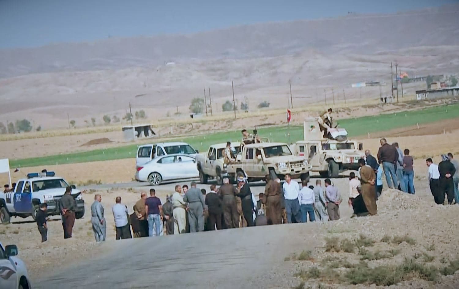 دیمەنێکی رێگریی جووتیارانی گوندێکی سنووری سەرگەڕان لە چوونی هێزێکی ئەمنیی سوپای عێراق بۆ گوندەکە. وێنەکە بۆ روونکردنەوەی هەواڵەکەیە: ئەرشیڤ