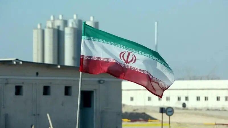 ئاڵای ئێرانە لە بنکەی ئەتۆمیی بوشەهر هەڵدراوە. وێنە: AFP