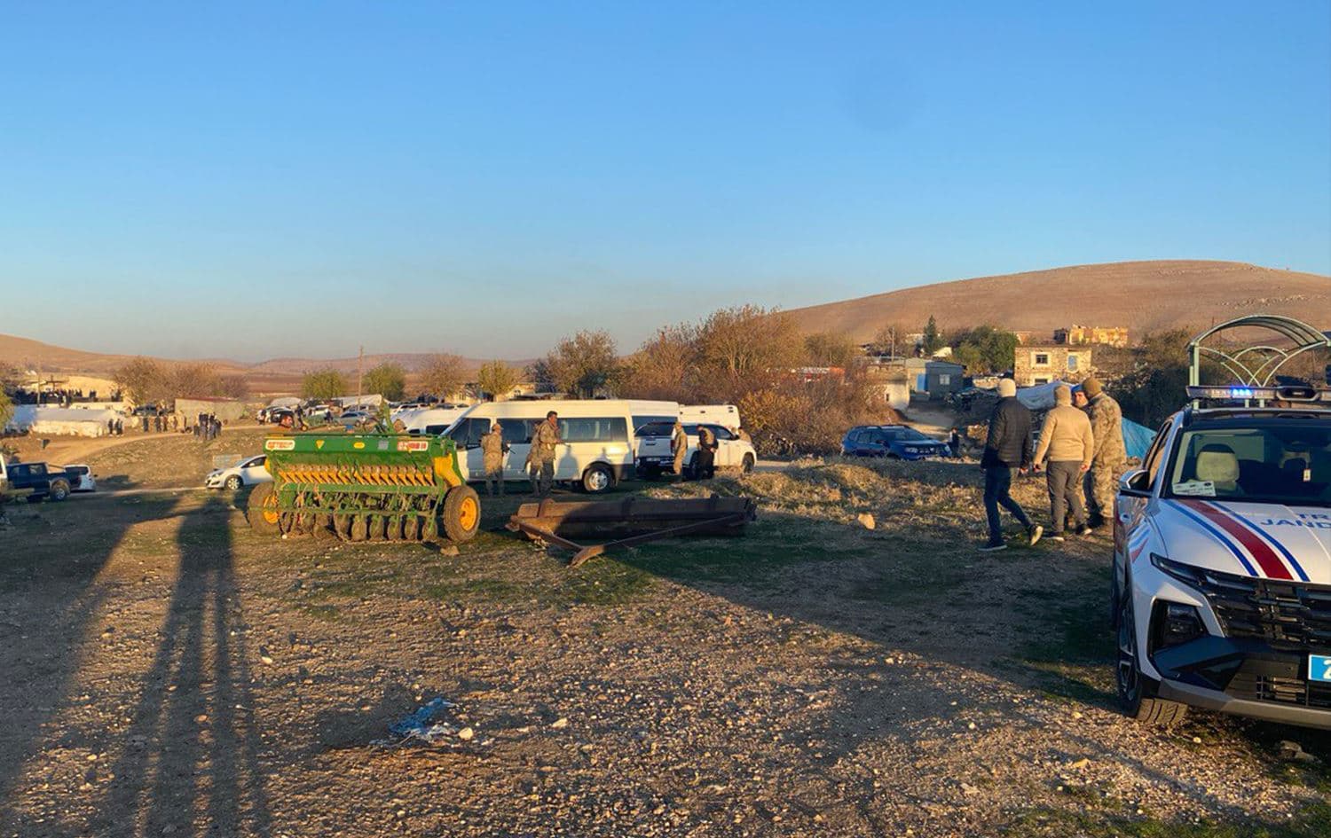 Li gundê Kuxanê yê navçeya Çinarê ji ber erdan pev çûn çêbû / Wêne: AA