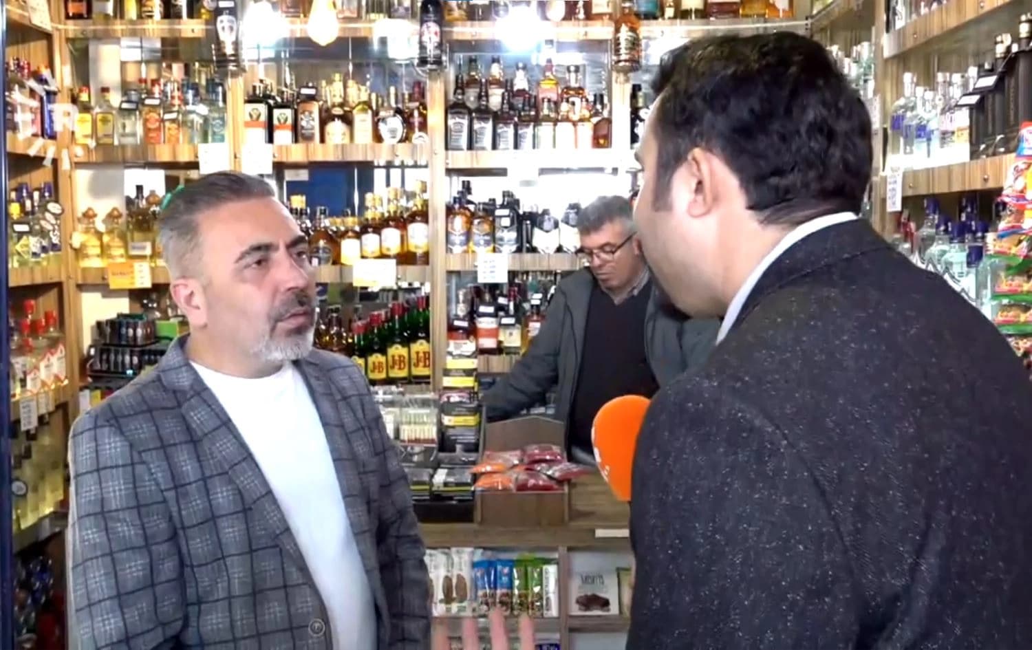 Serokê Komeleya Hevkariya Bayiyên Tekelê Erol Dundar/Wêne: Rûdaw Grafîk
