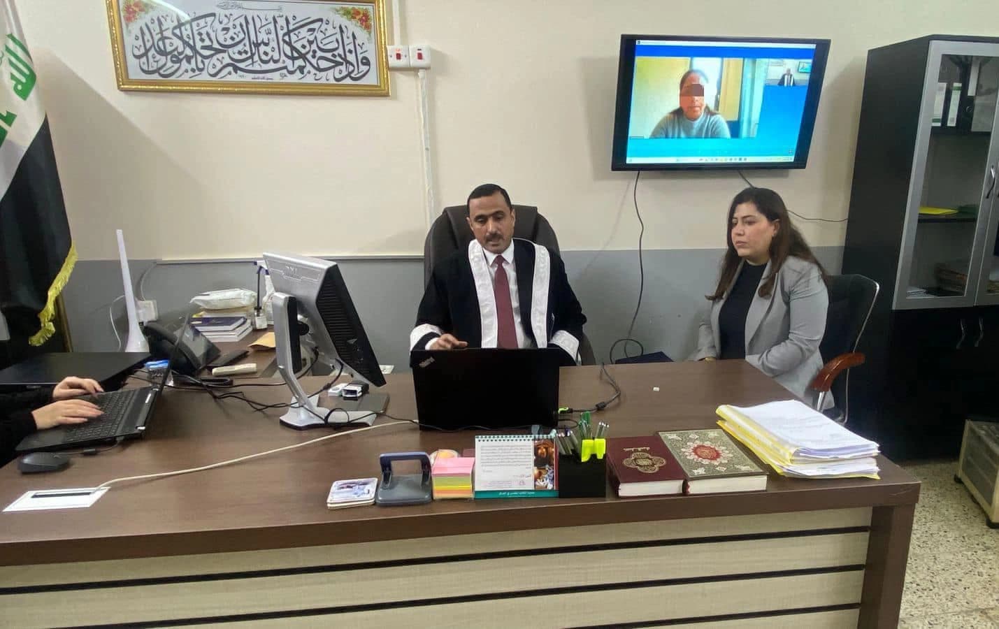 دیمەنێک لەکاتی راییکردنی مامەڵەکان.