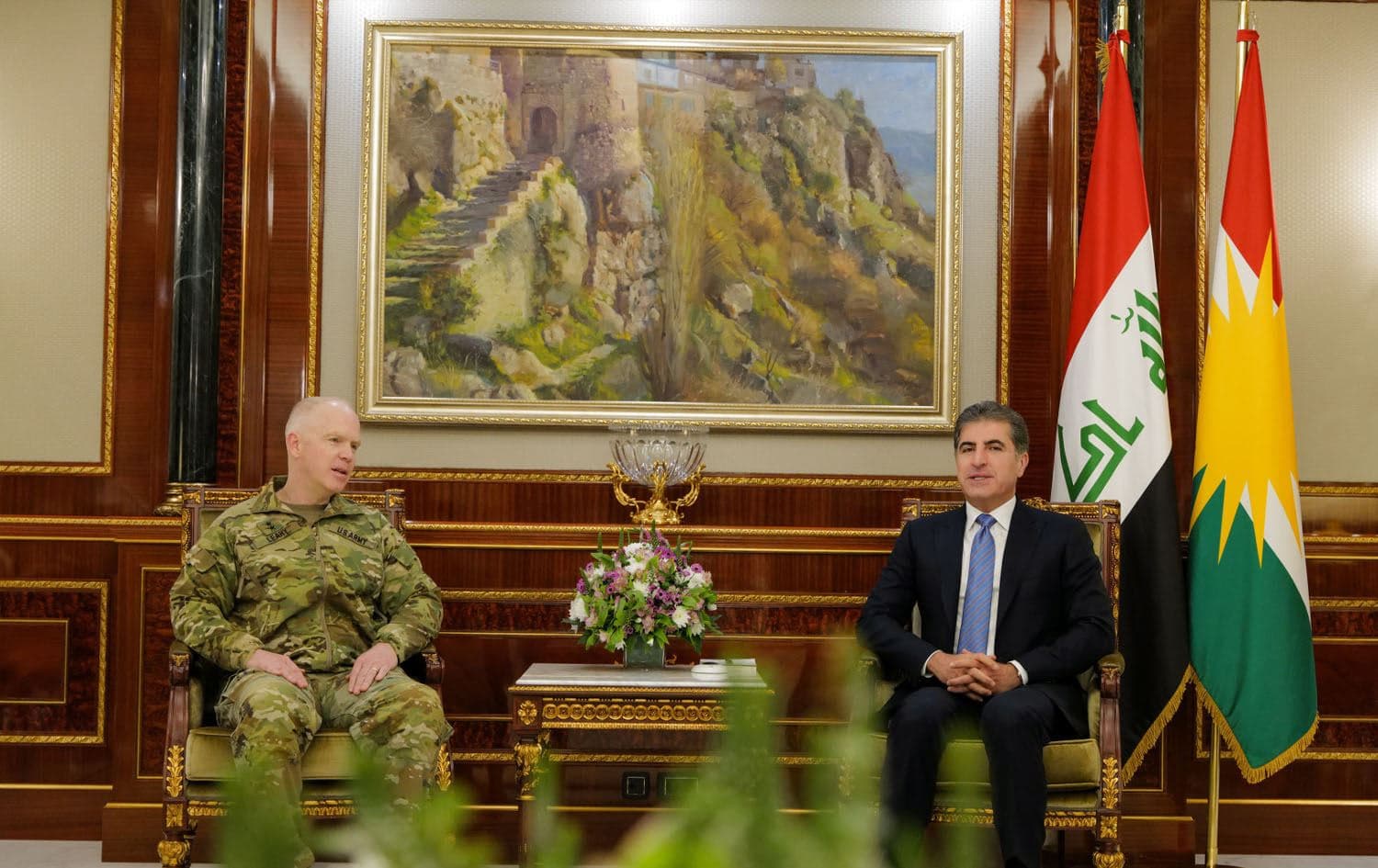 Kurdistan Region President Nechirvan Barzani (right) receiving US-led coalition commander Major General Kevin Leahy in Erbil on December 17, 2024. Photo: Kurdistan Region Presidency
