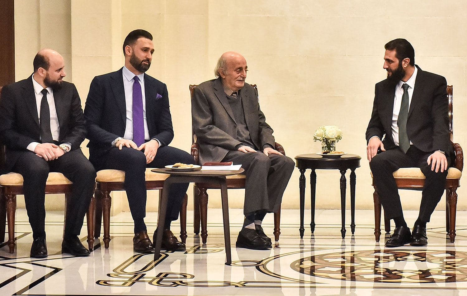  Suriye'deki yeni yönetimin lideri Ahmed Şer’a ile Lübnan'daki Dürzi lider Velid Canbolat, Şam'da bir araya geldi. / Foto: AFP