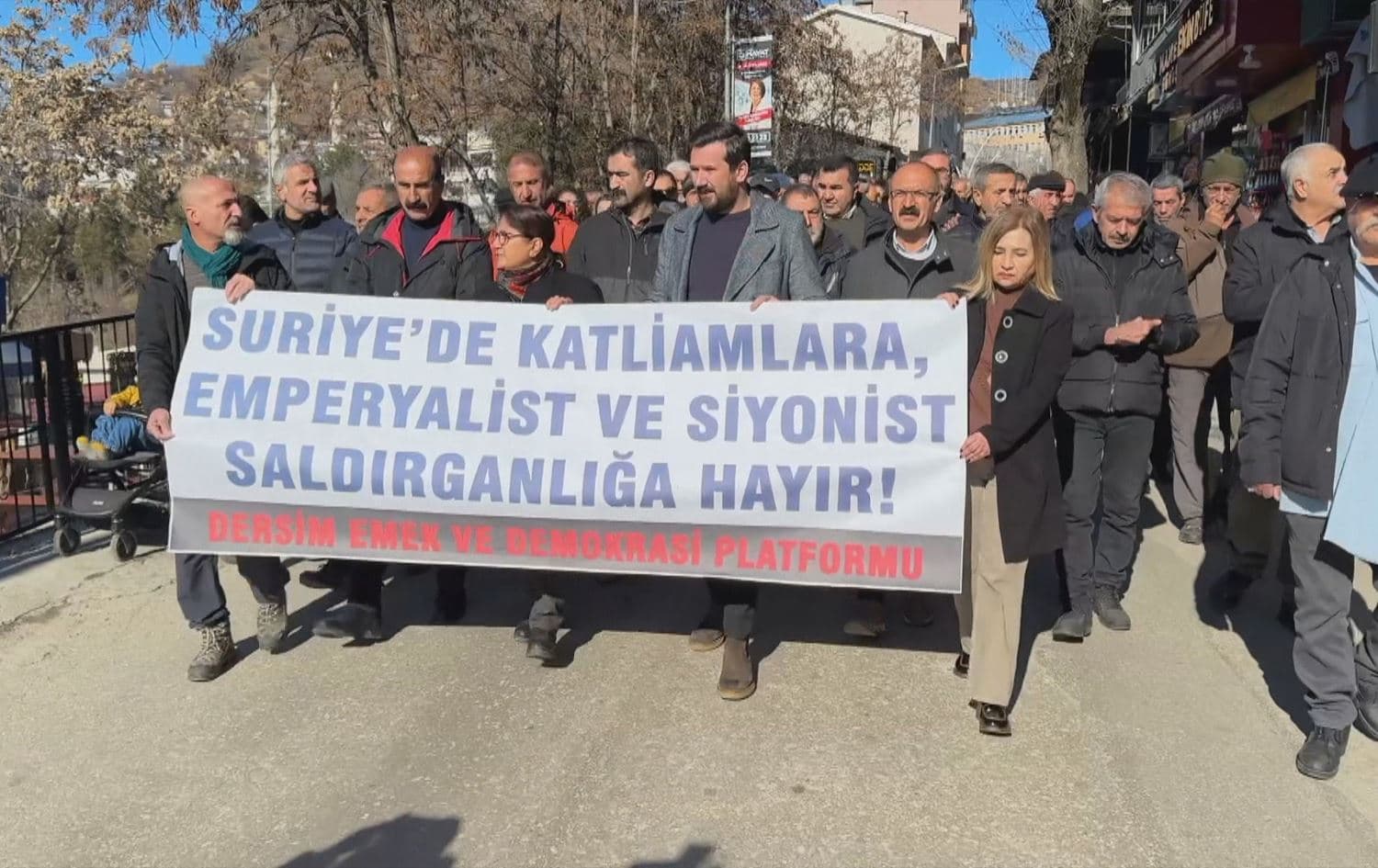 Li Dêrsimê zordariya li Elewiyên Sûriyeyê hat protestokirin /Wêne: Rûdaw
