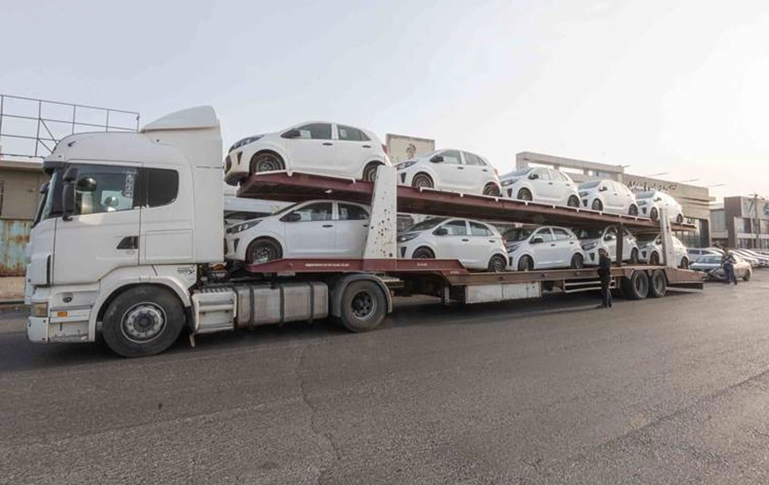 A truck carrying vehicles after being imported to Kurdistan Region. Photo: Rudaw/file