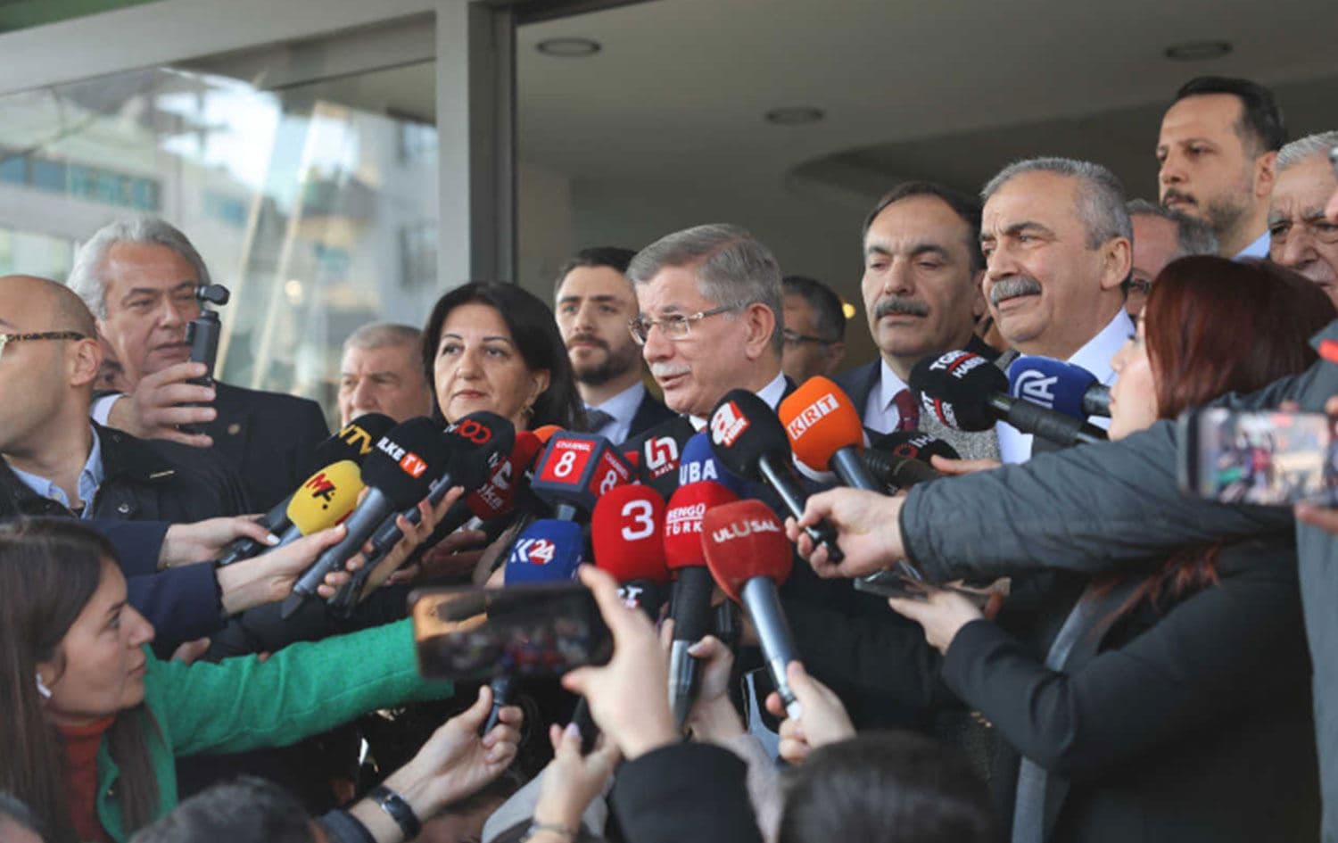 DEM Parti heyeti Gelecek Partisi merkezinde