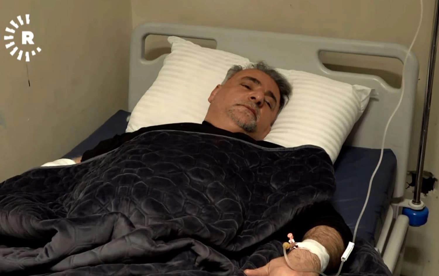 هونەرمەند محەممەد ئاکرەیی لە نەخۆشخانەی فریاکەوتنی دهۆک. وێنە: رووداو