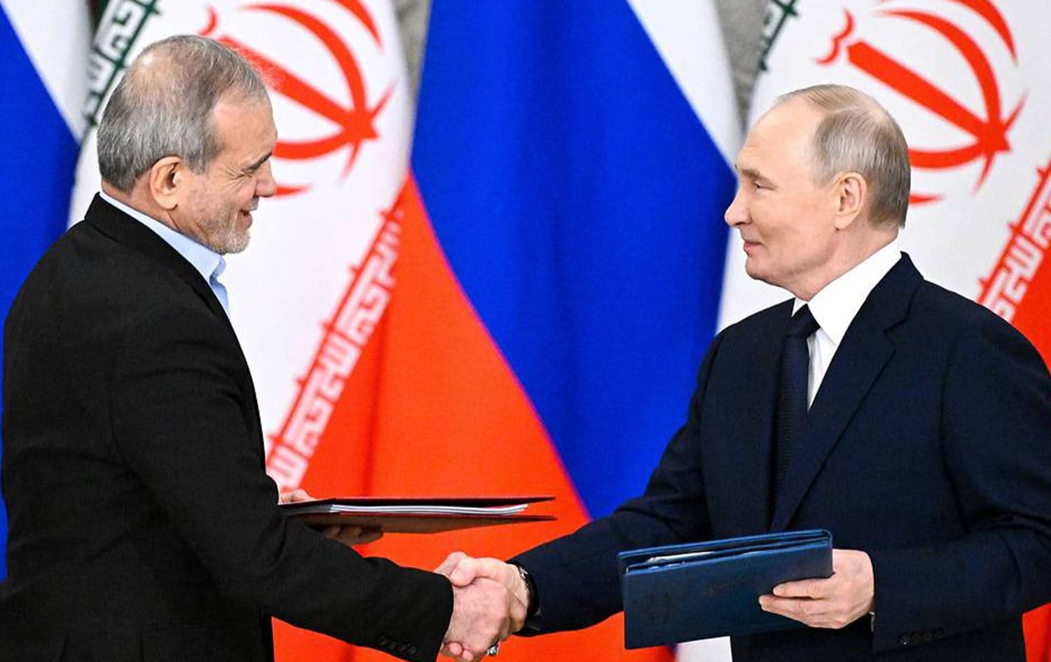 Iranian President Masoud Pezeshkian (left) and Russia's President Vladimir Putin (right) shake hands after signing a treaty on January 17, 2025. Photo: TASS