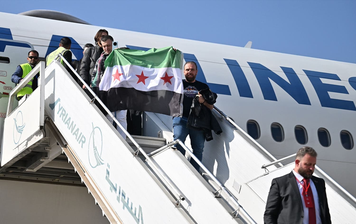 Syrians landing at Damascus International Airport from Turkish Airlines on January 23, 2025. Photo: AA