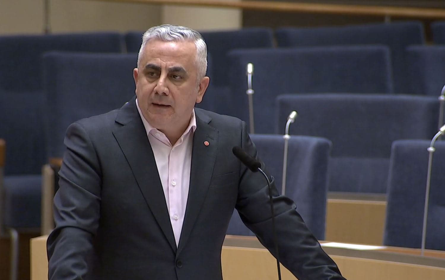 Swedish lawmaker Kadir Kasirga speaking at parliament on January 14, 2025. Photo: palirament