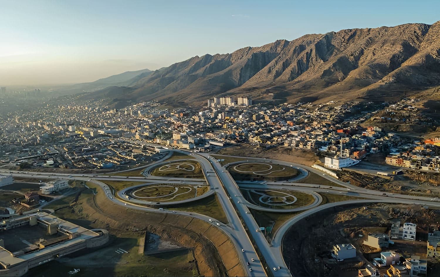 Elevator falls 11 storeys, injuring five in Duhok