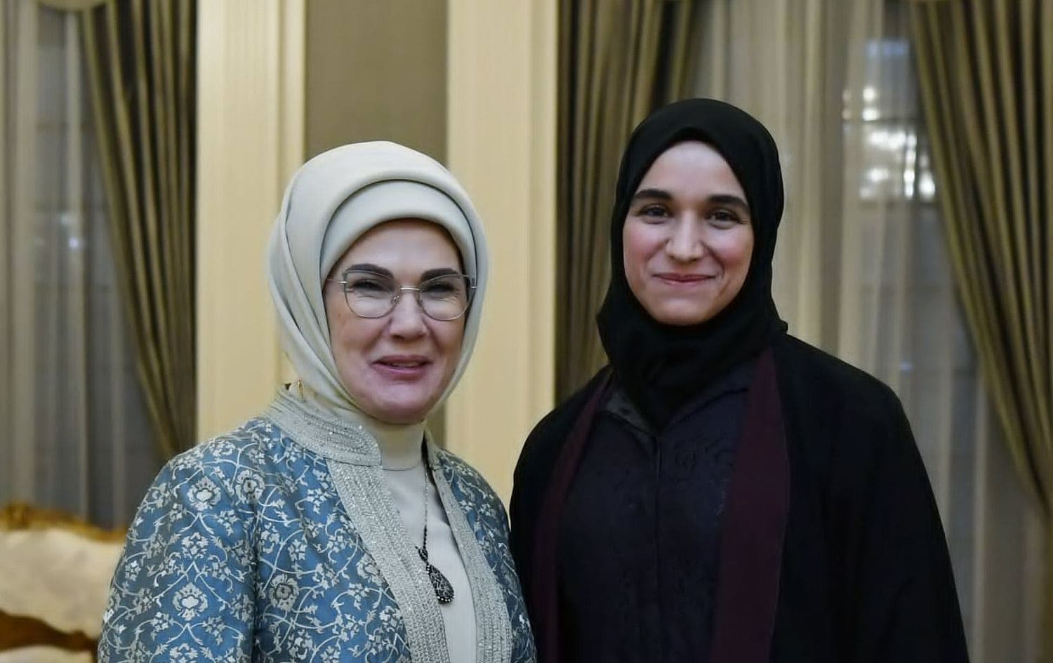 ئەمینە ئەردۆغان، خانمی یەکەمی تورکیا و لەتیفە درووبی، خانمی یەکەمی سووریا لە ئەنقەرە