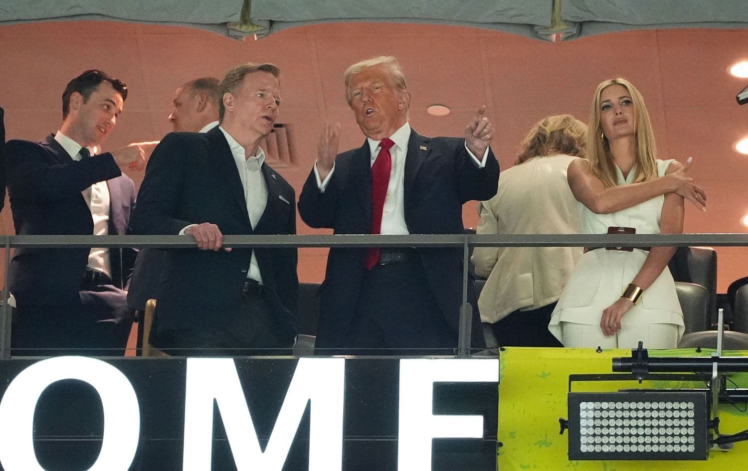 Roger Goodell, Donald Trump û Ivanka Trump / Wêne: TIMOTHY A. CLARY / AFP