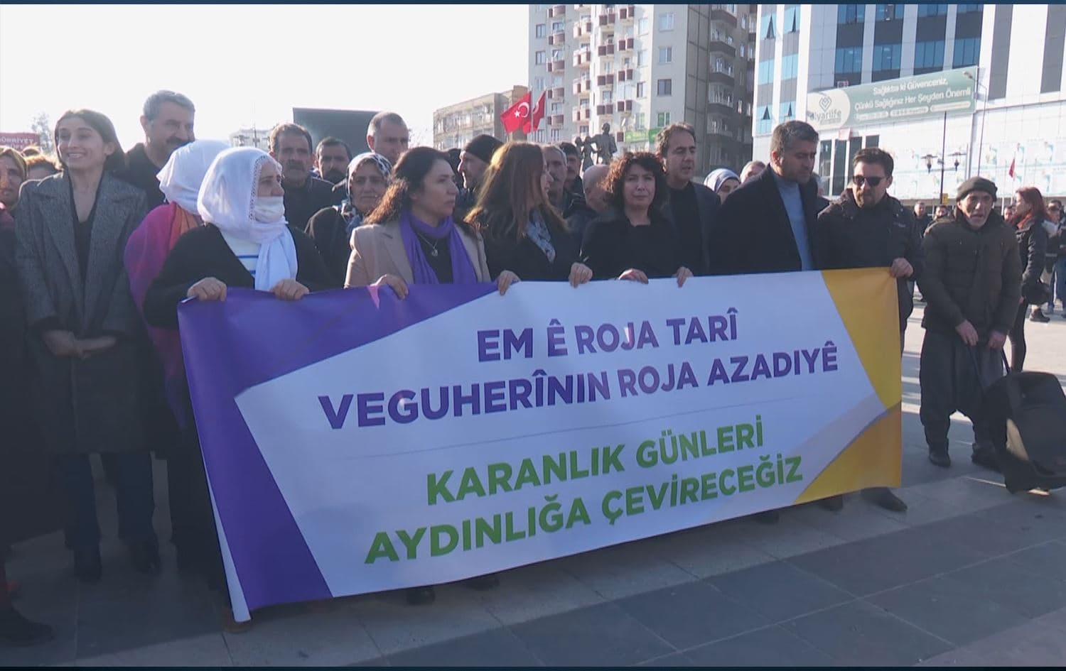 Diyarbakır’da Öcalan'ın serbest bırakılması istendi, kayyım uygulaması protesto edildi. / Foto: Rûdaw