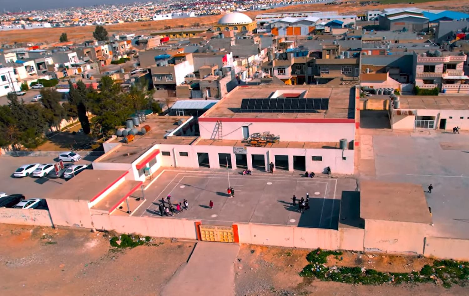 قوتابخانەیەک کە سیستمی وزەی خۆری بۆ دانراوە. 