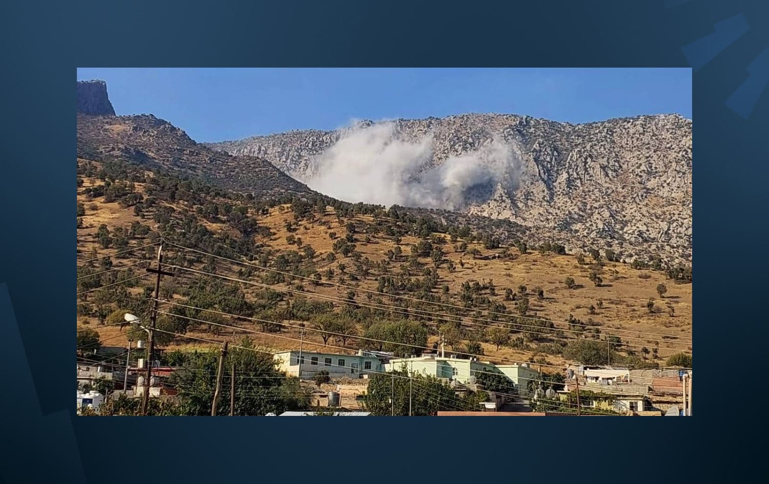وێنەیەکی ئەرشیفیی گوندی گەڵاڵە لە کاتی بۆردوومانکردن