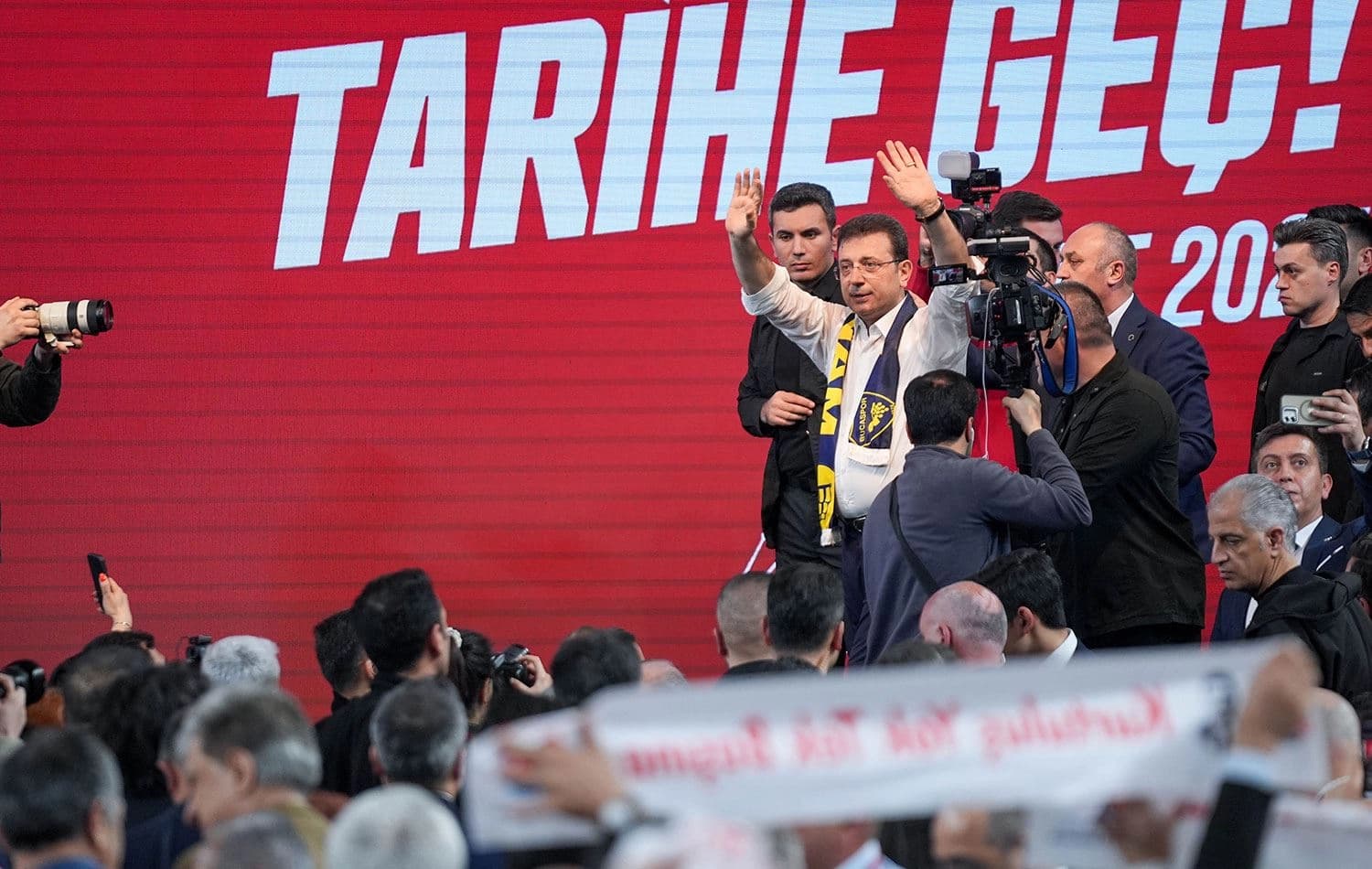 Ekrem İmamoğlu adaylık yarışını İzmir’den başlattı. / AA