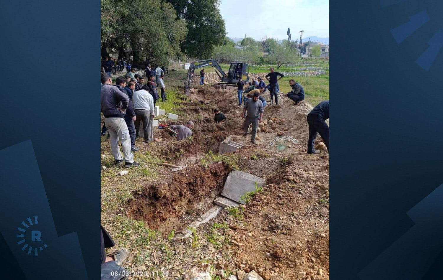 Suriye'nin Tartus şehrine bağlı Banyas ilçesinde katledilen vatandaşlar için toplu mezarla açıldı. / Foto: Sosyal medya