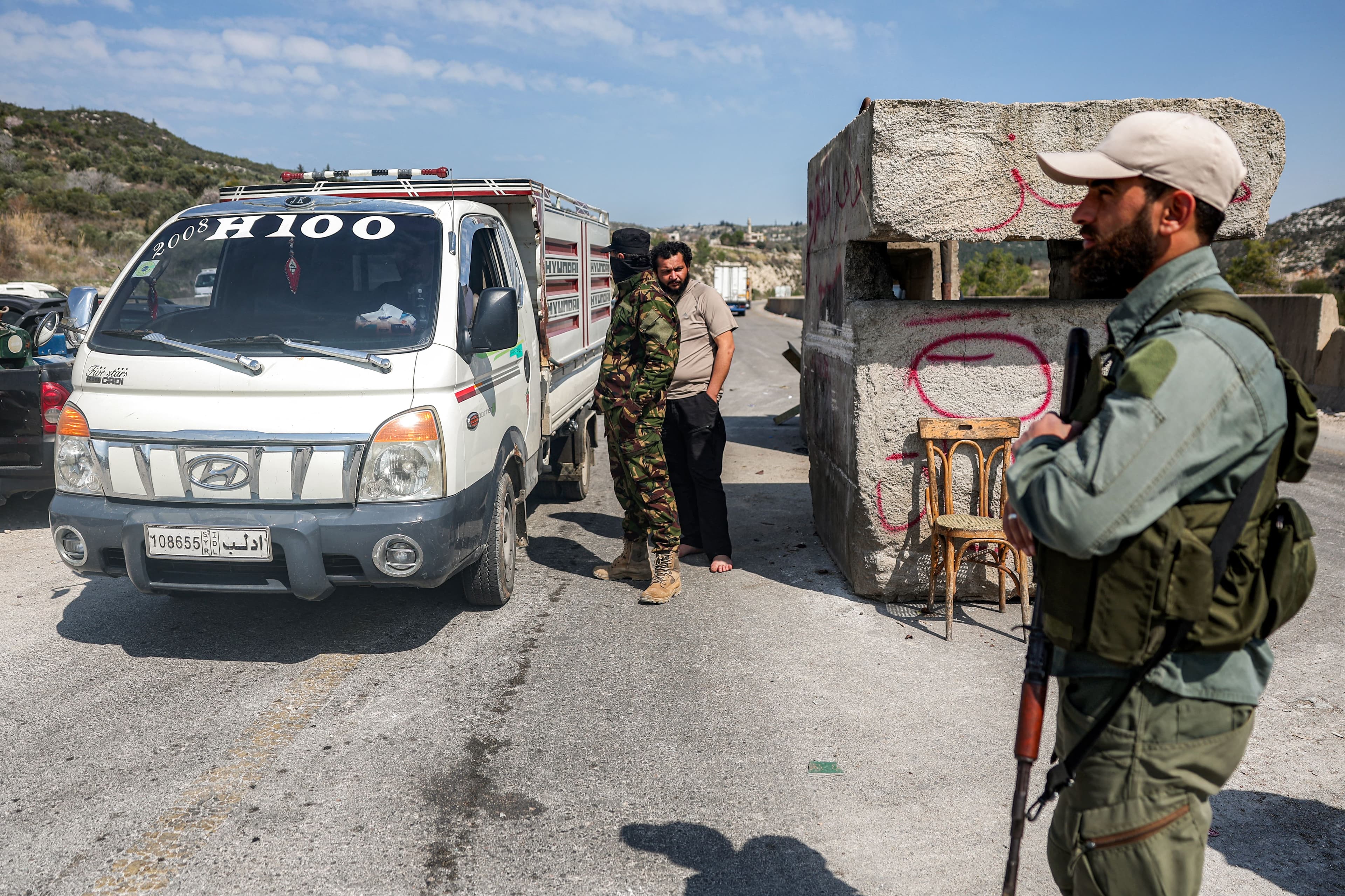 Security forces loyal to the interim Syrian government stop a vehicle for inspection at a checkpoint in Syria's western city of Latakia on March 9, 2025. Photo: AFP