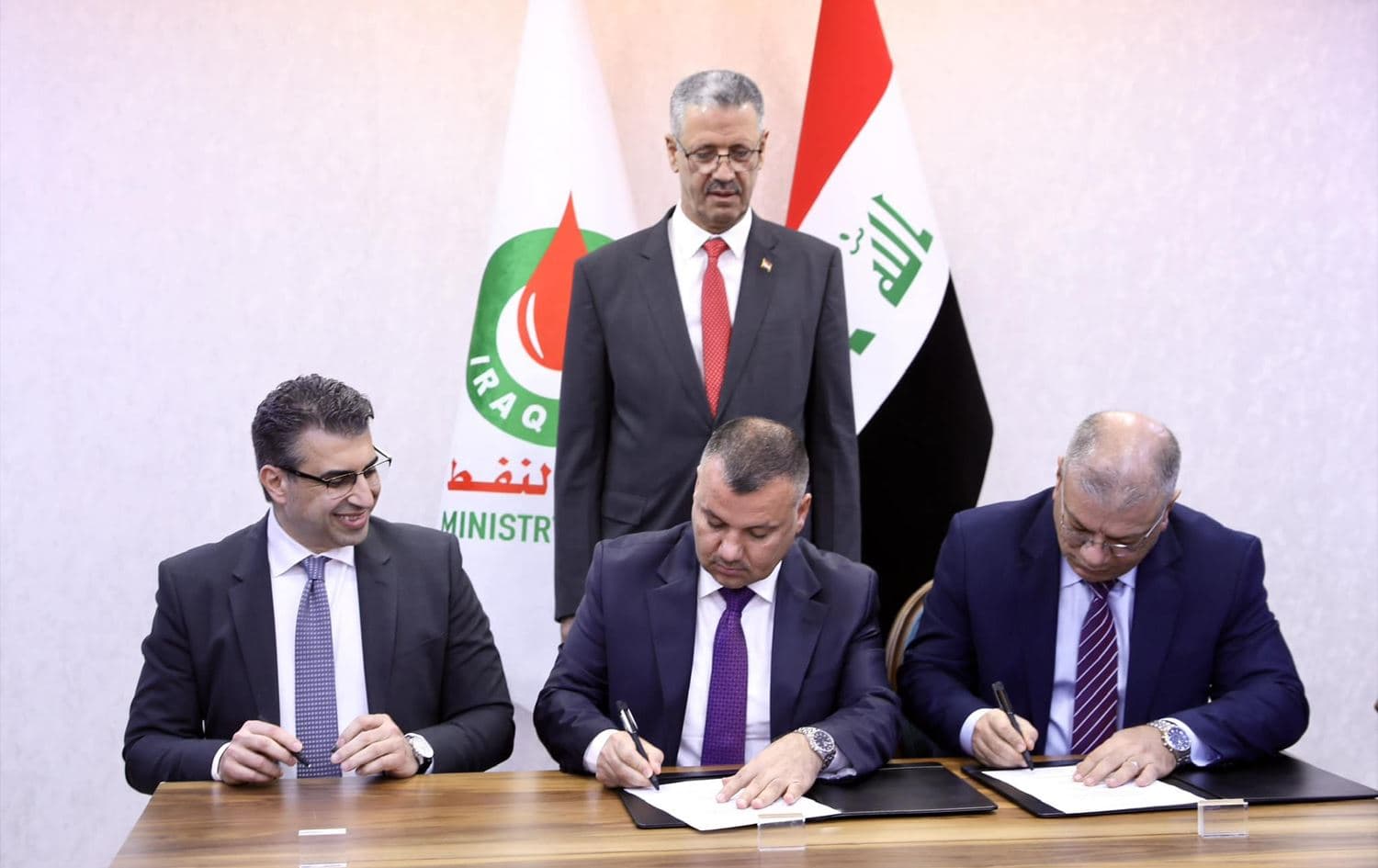 Iraqi Oil Minister Hayyan Abdul Ghani overseeing the signing of a key agreement with British energy giant BP on March 10, 2025. Photo: Iraqi oil ministry