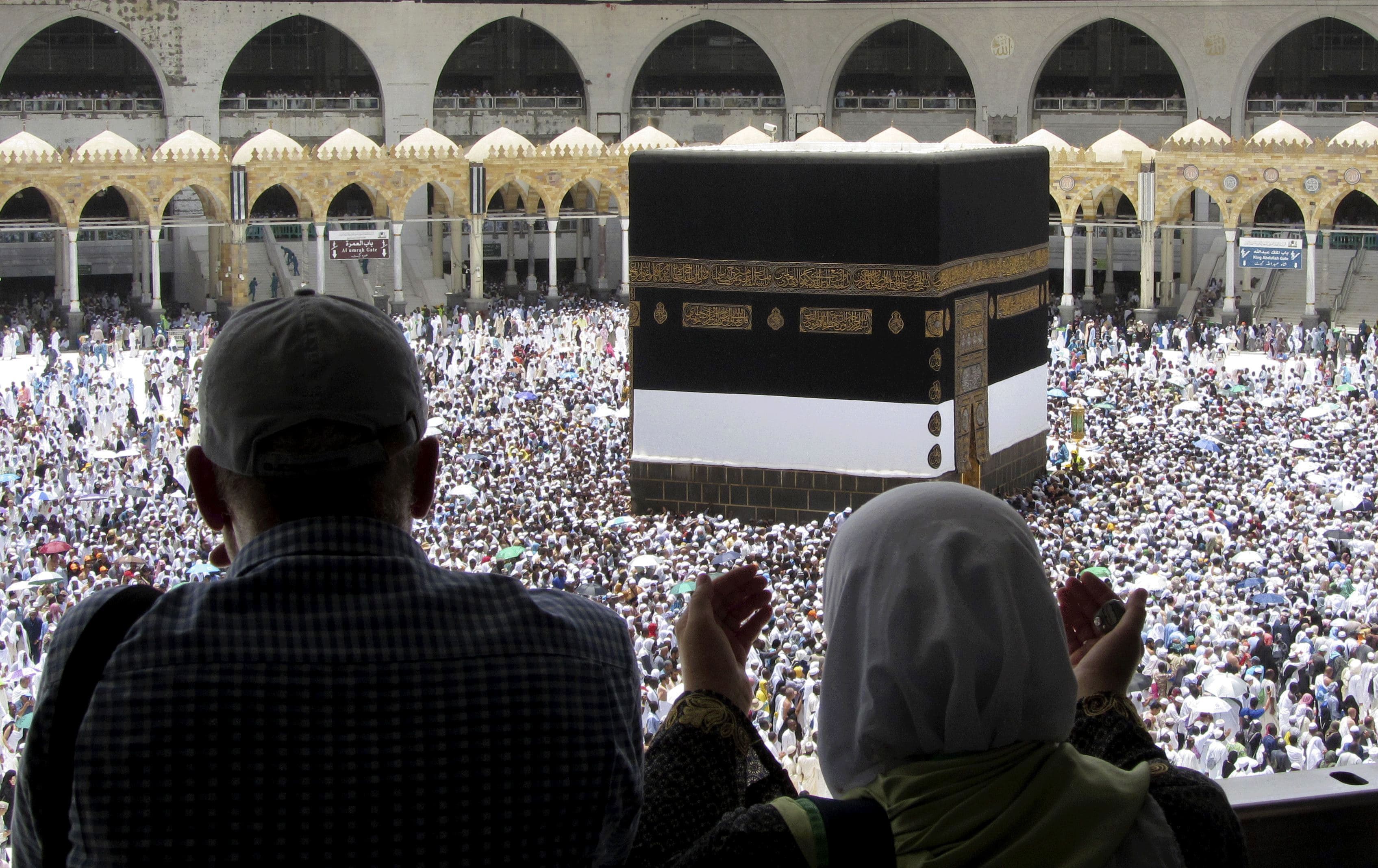موسڵمانان لە دەوری کەعبە، وێنە: AP
