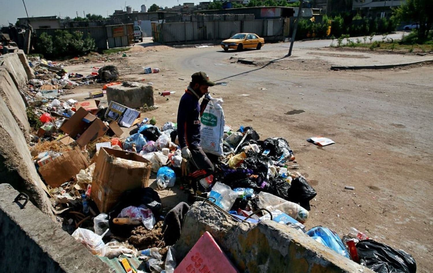 A man searches for recycled items in a landfill in Baghdad, Iraq on October 20, 2020. Photo: AP
