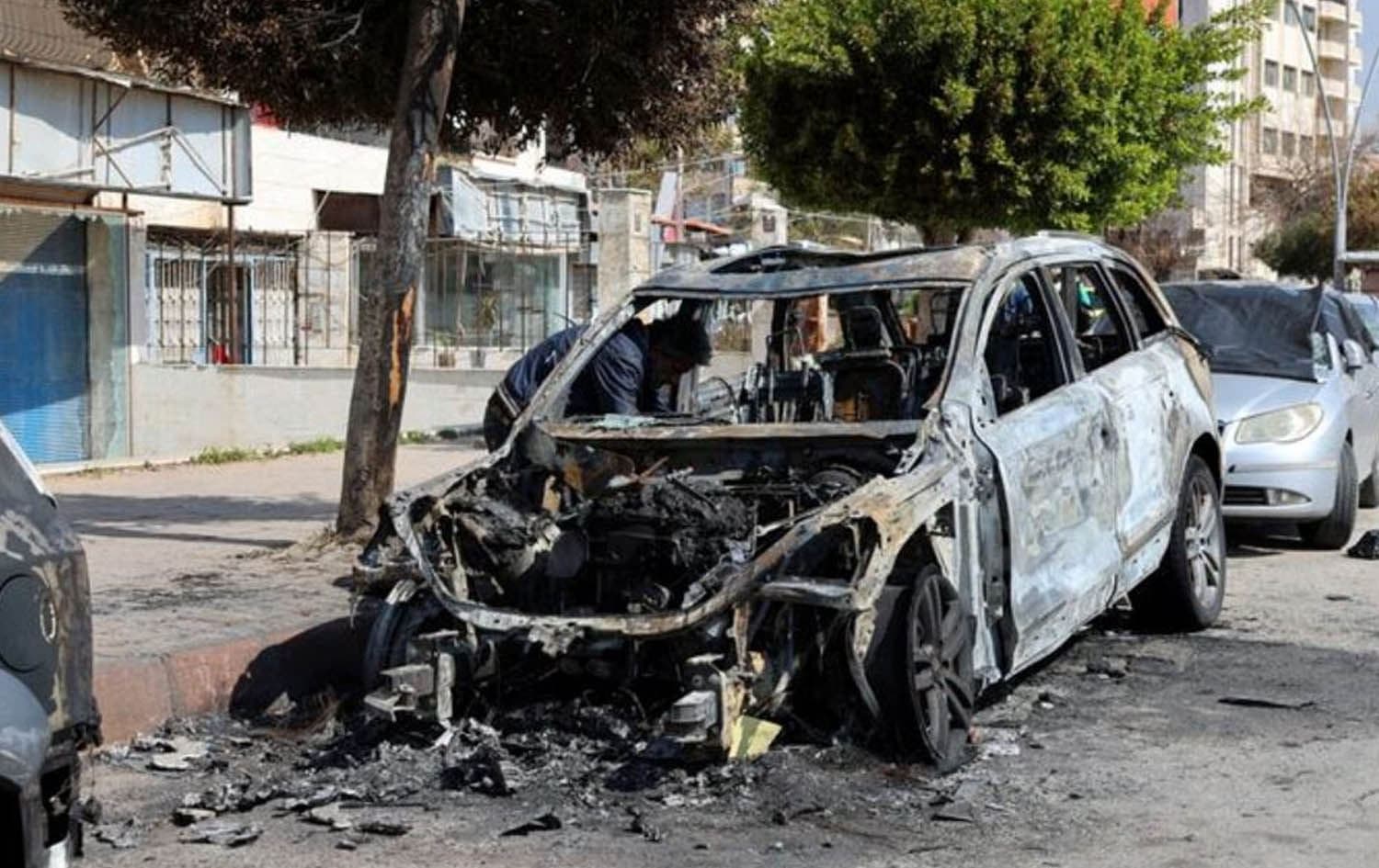 سيارة محترقة في اللاذقية-Reuters