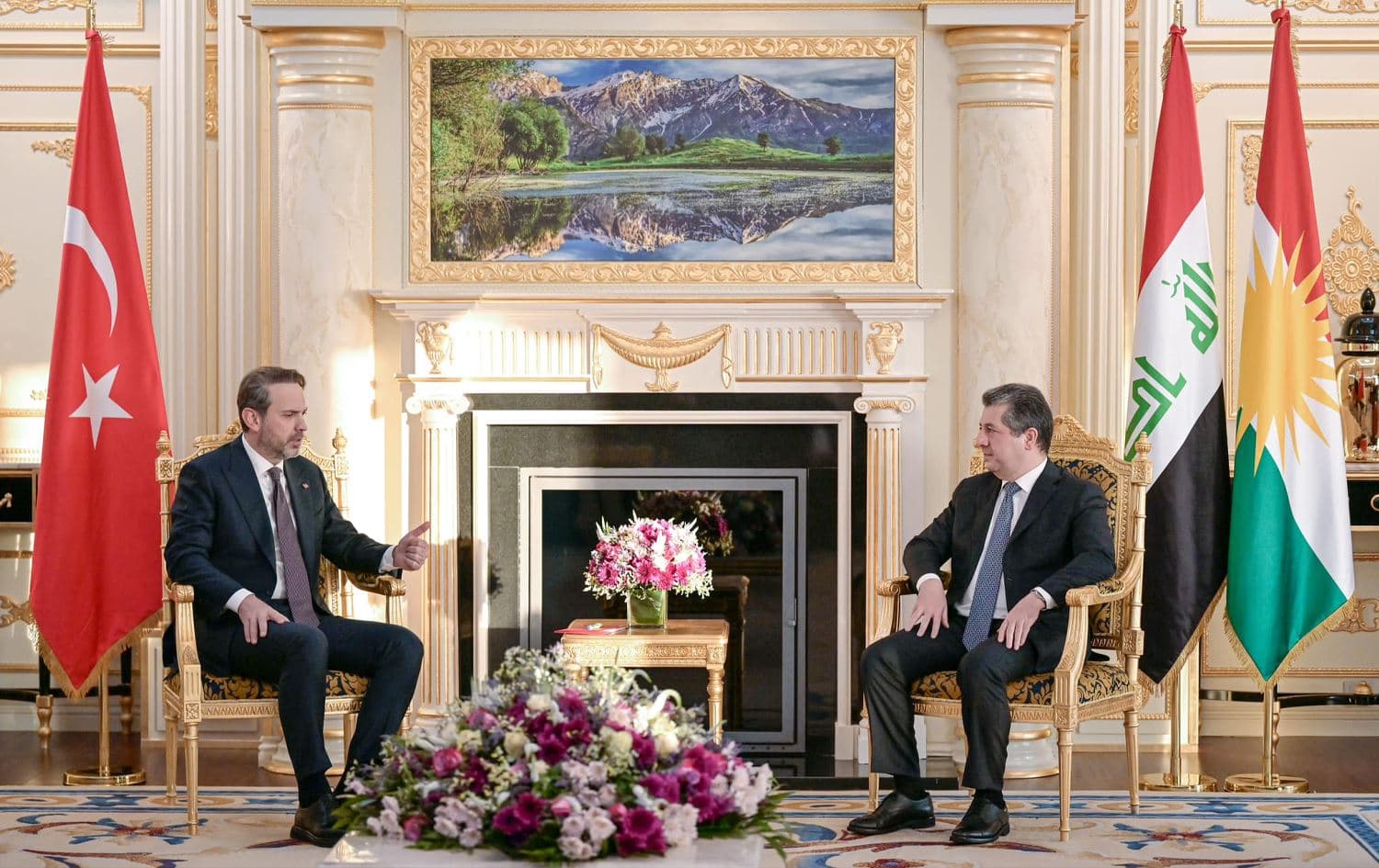 Turkish Energy Minister Alparslan Bayrakta (left) and Kurdistan Region Prime Minister Masrour Barzani (right) in a meeting in Erbil on March 16, 2025. Photo: PM’s office