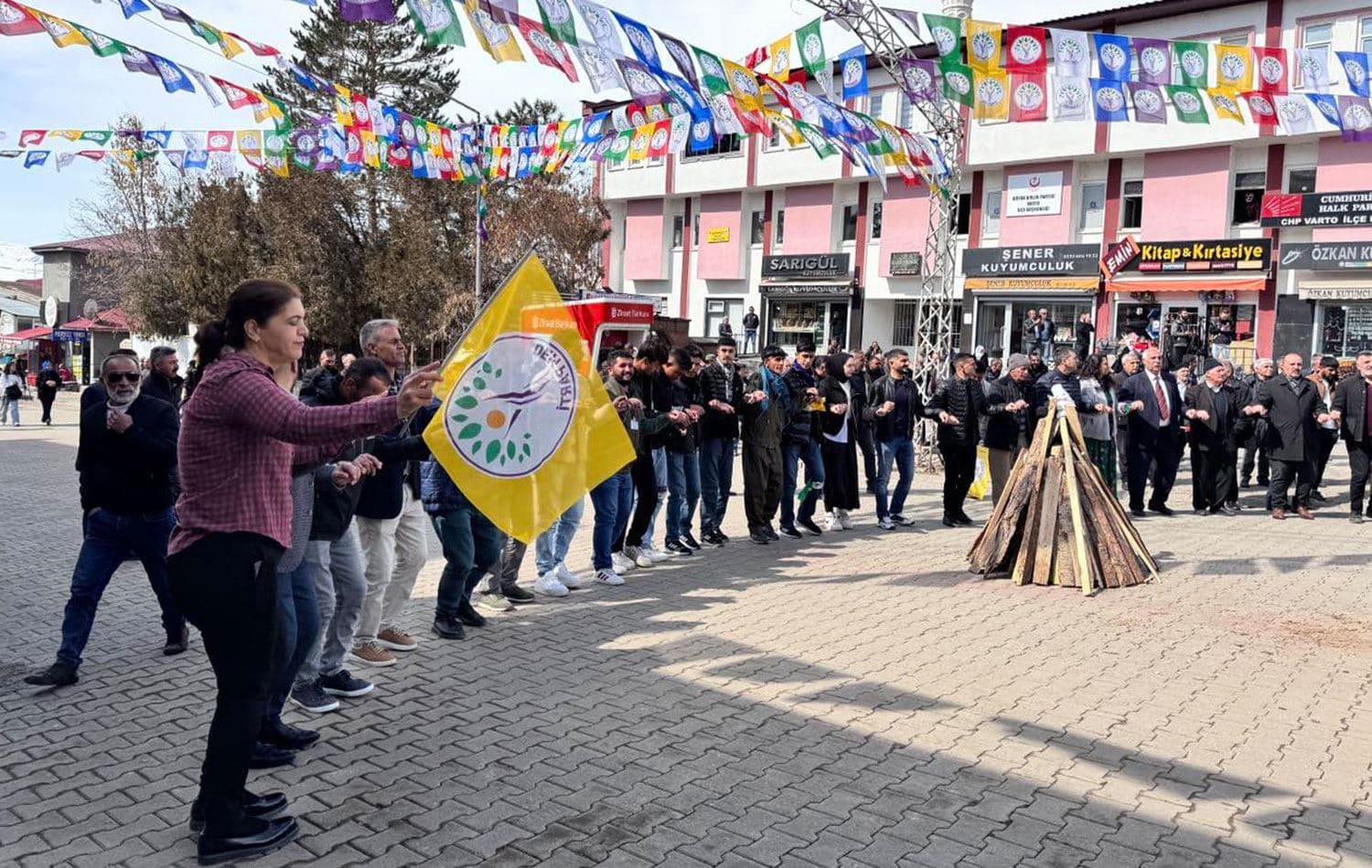 Varto'da Newroz coşkuyla kutlandı / Foto: Ali Haydar Gözlü