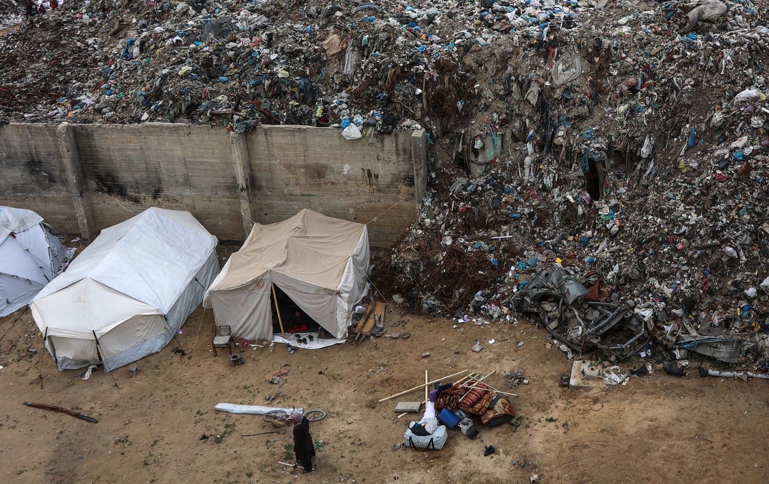  ئاوارەکانی غەززە لەنێو چادر دا دەژین. وێنە: AFP