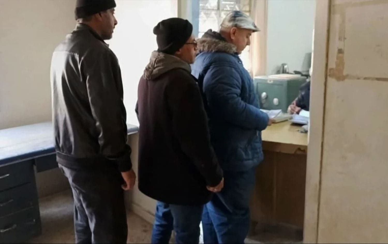 Malnişîn ji bo wergirtina mûçe di dorê de ne/Wêne: Arşîv