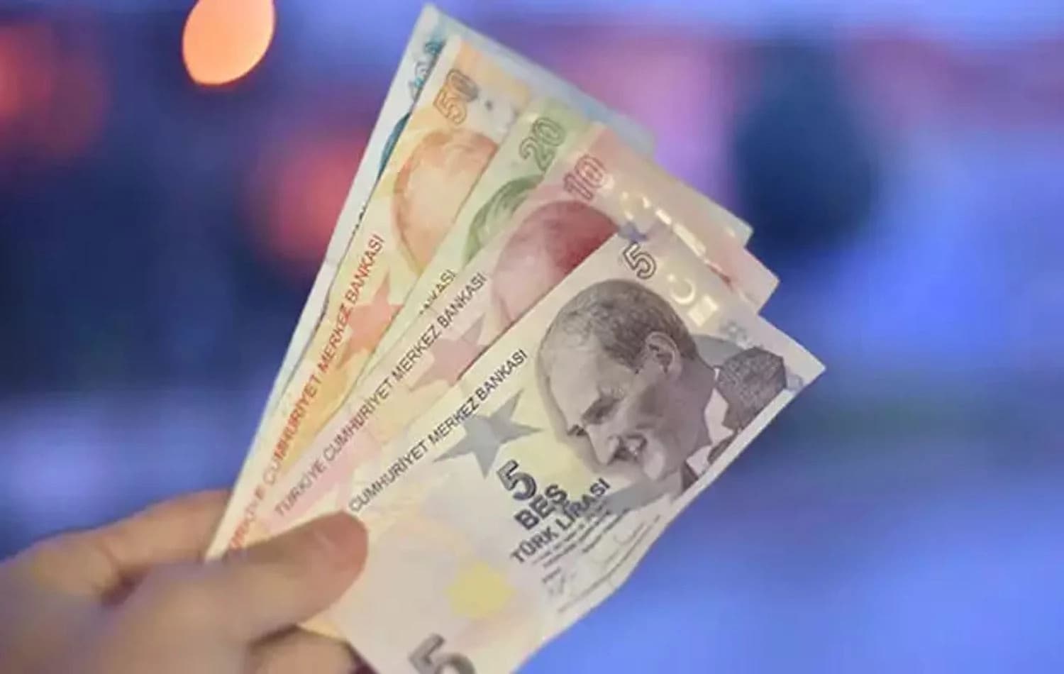 Emeklilerin bayram ikramiyeleri farkları bugün hesaplarına yatırılacak / Fotoğraf: AA 
