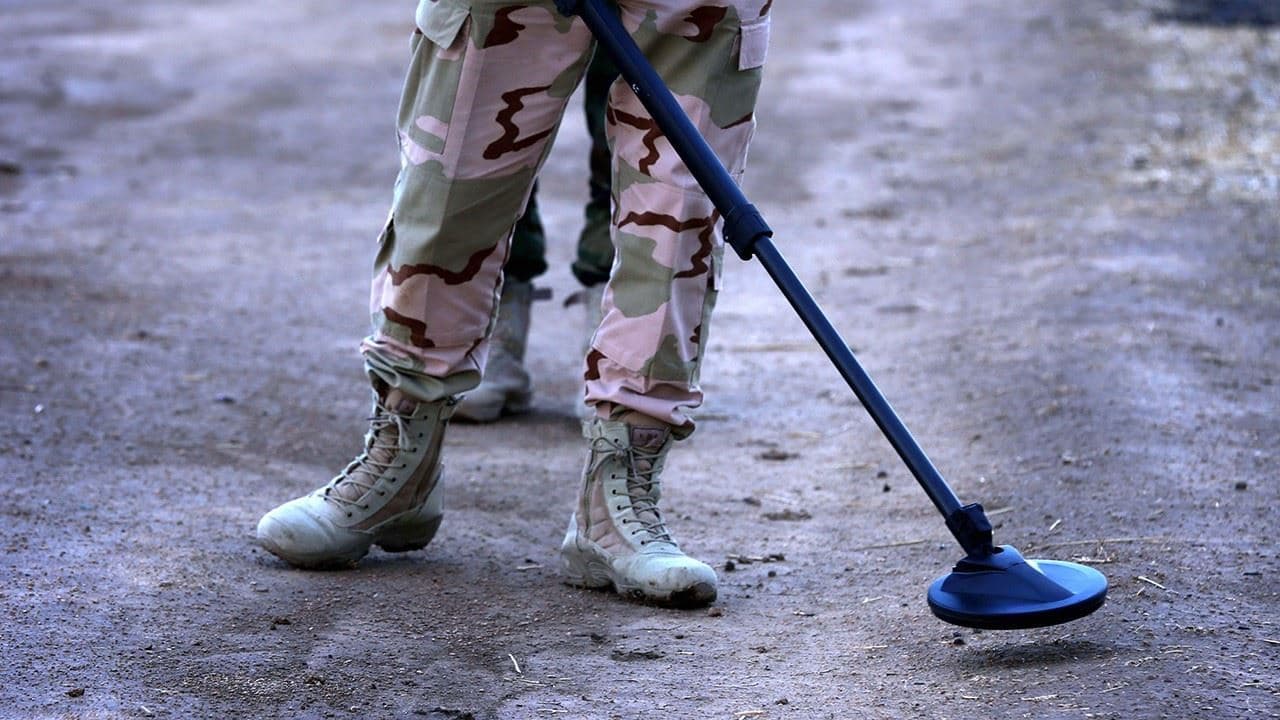 پشکنین و گەڕان بۆ مین. وێنە: Safeen Hamed/AFP-ئەرشیڤ