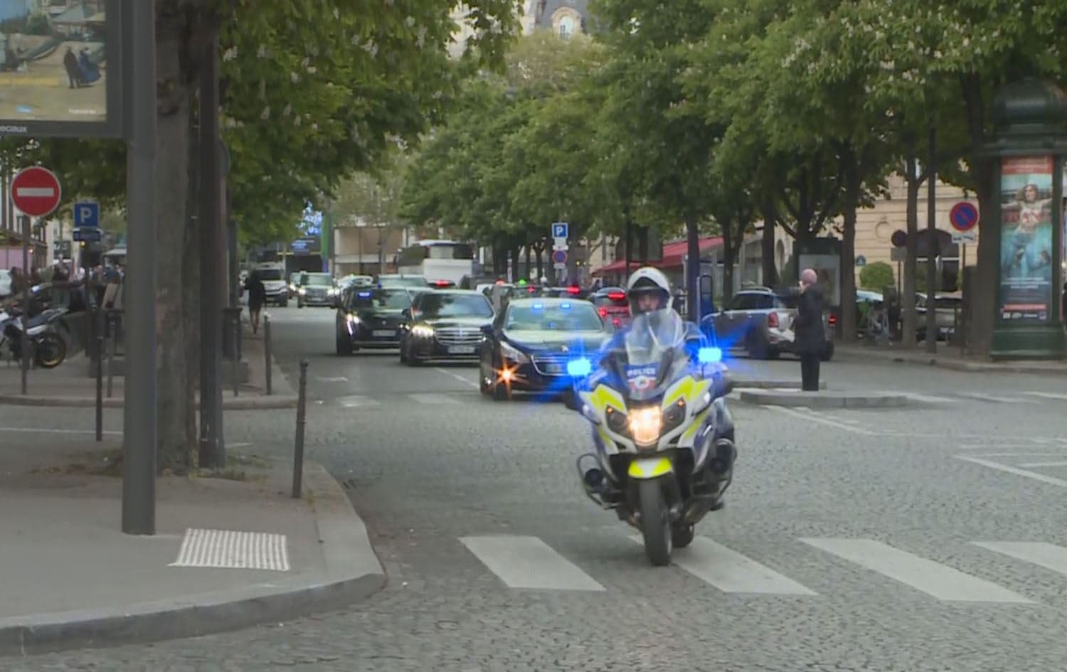 A convoy of vehicles in Paris as Kurdistan Region President Nechirvan Barzani arrives on April 13, 2025. Photo: Rudaw