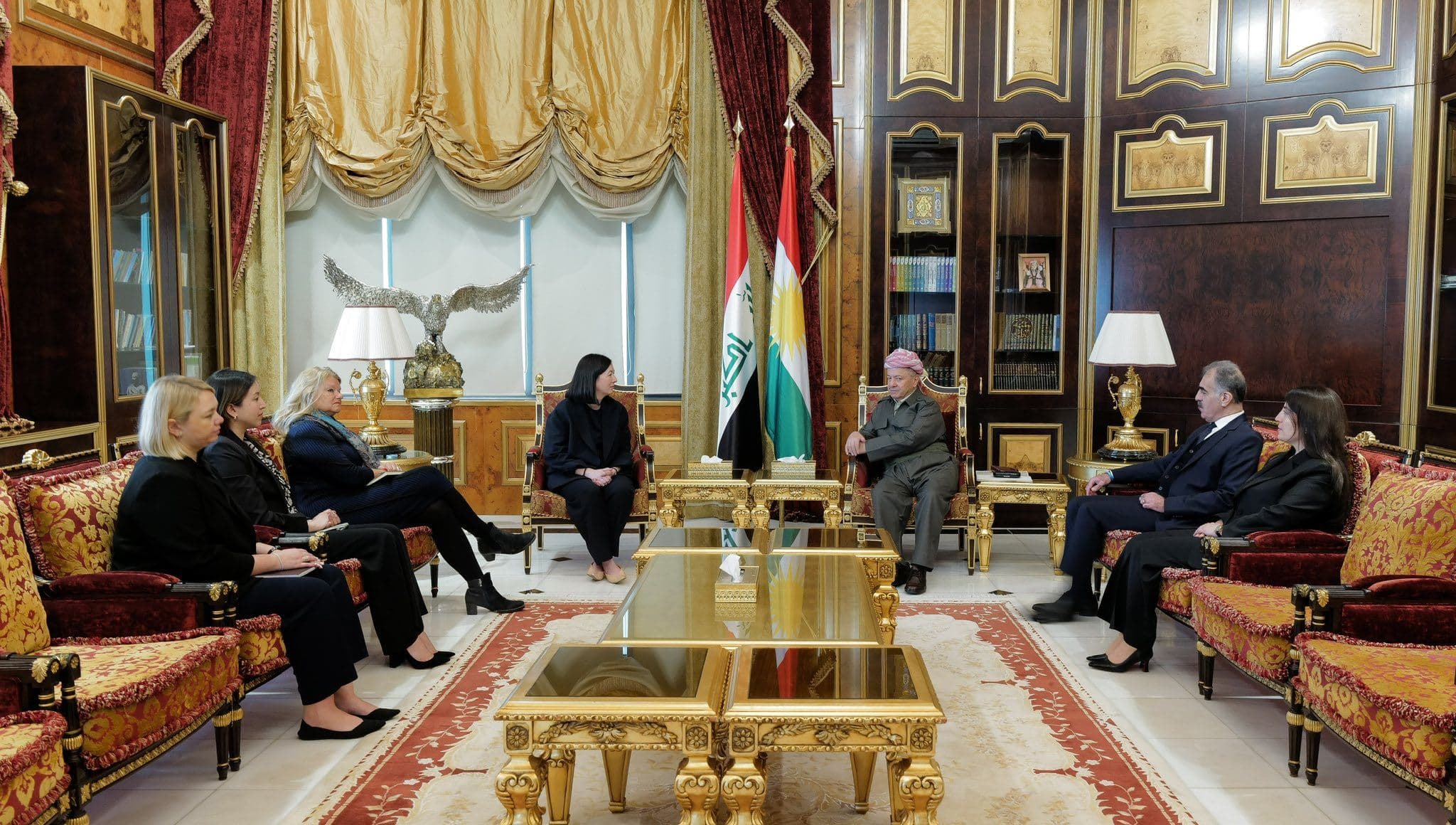 کۆبوونەوەی سەرۆک بارزانی لەگەڵ ڤیکتۆریا تایلۆر، جێگری یاریدەدەری وەزیری دەرەوەی ئەمریکا و شاندێکی یاوەری.