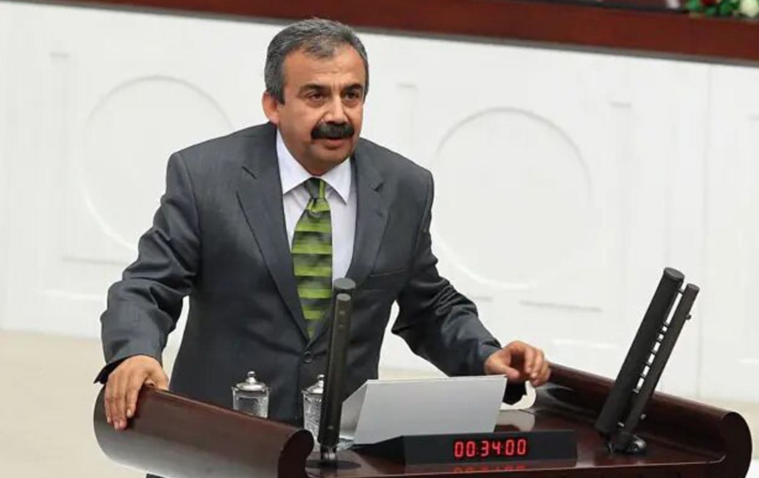 سری سورەیا ئۆندەر، بریکاری سەرۆکی پەرلەمانی تورکیا (دەم پارتی).