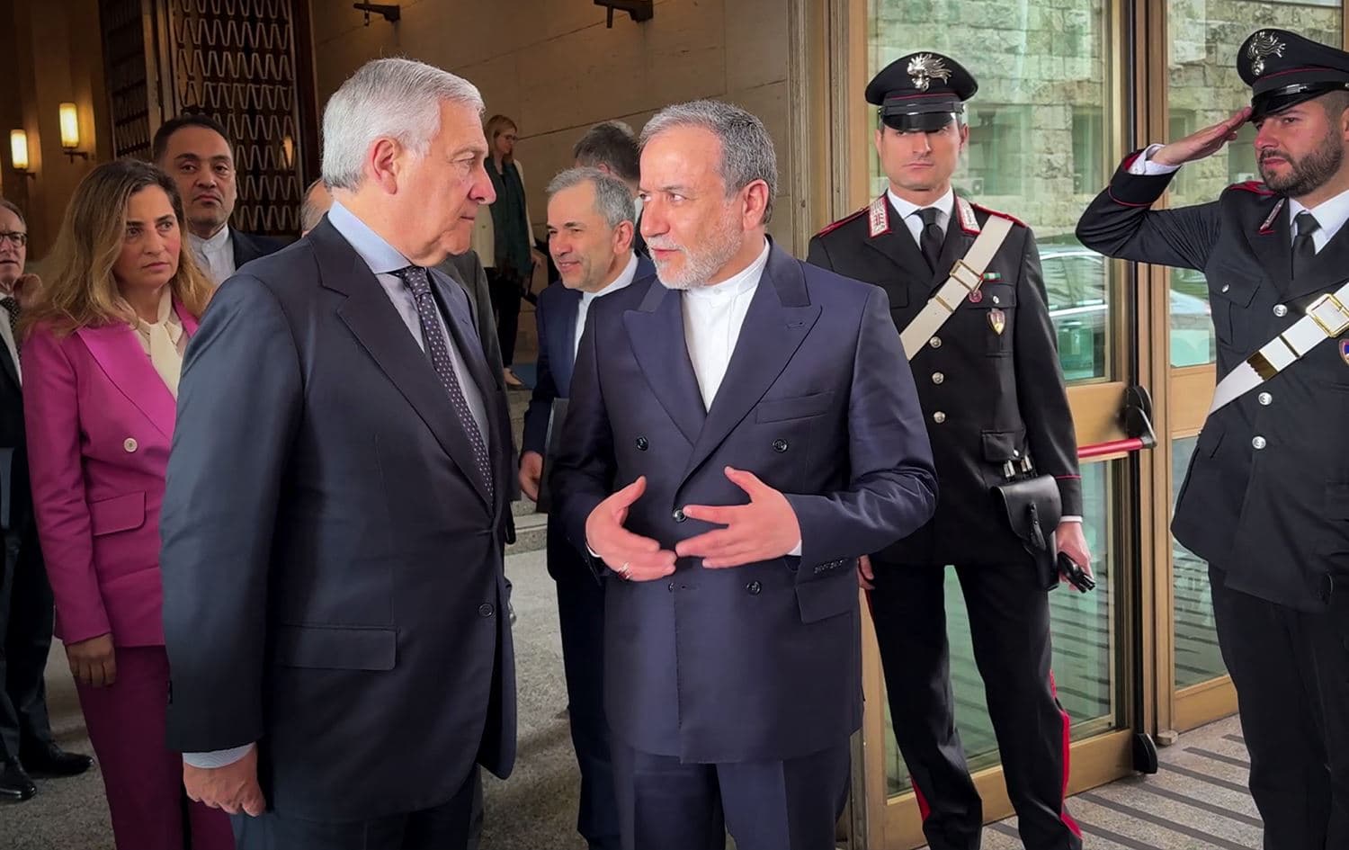 Iranian Foreign Minister Abbas Araghchi (right) speaking to his Italian counterpart Antonio Tajani in Rome on the sidelines of the second round of nuclear negotiations with the US on April 19, 2025. Photo: AFP