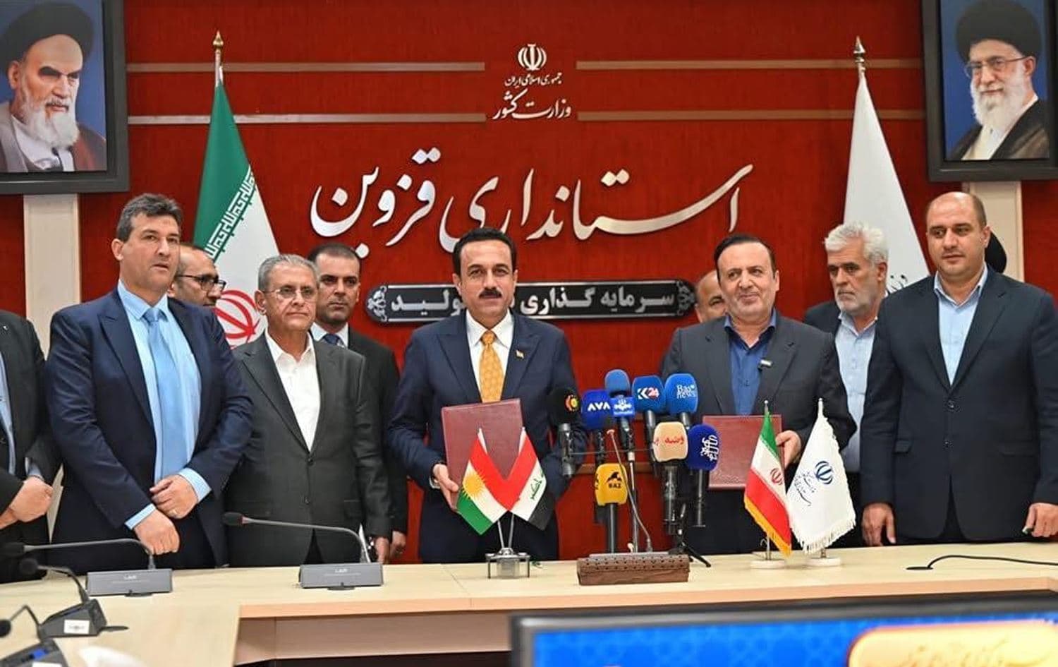 Erbil Governor Omed Khoshnaw (center left) and Qazvin Governor Mohammad Nozari (center right) pose after signing a memorandum of understanding on April 29, 2025. Photo: Erbil governor's office 