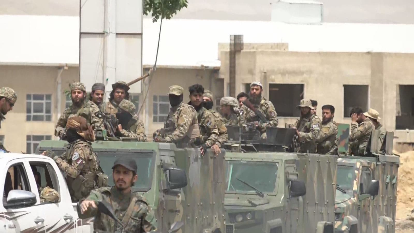Damascus-affiliated forces deployed to Sahnaya amid violent clashes in the Druze-majority town. Photo: Screengrab/Rudaw