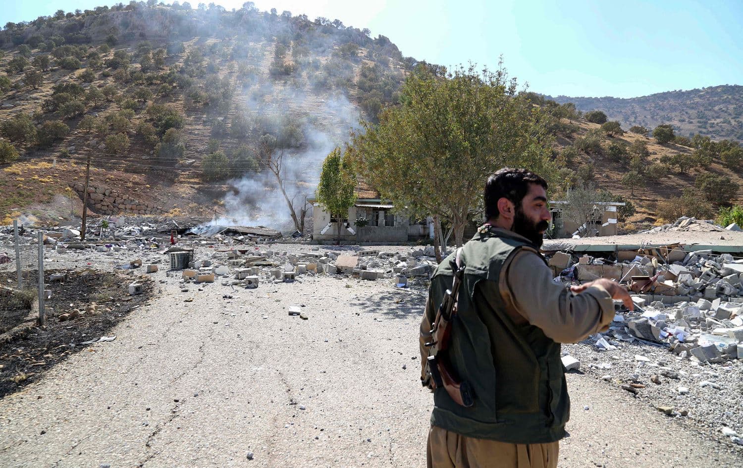 A member of the exiled Komala party inspects the damage following an Iranian cross-border attack in Sulaimani's Zargwez, where the offices of several Iranian-Kurdish opposition parties are located, on September 28, 2022. Photo: AFP