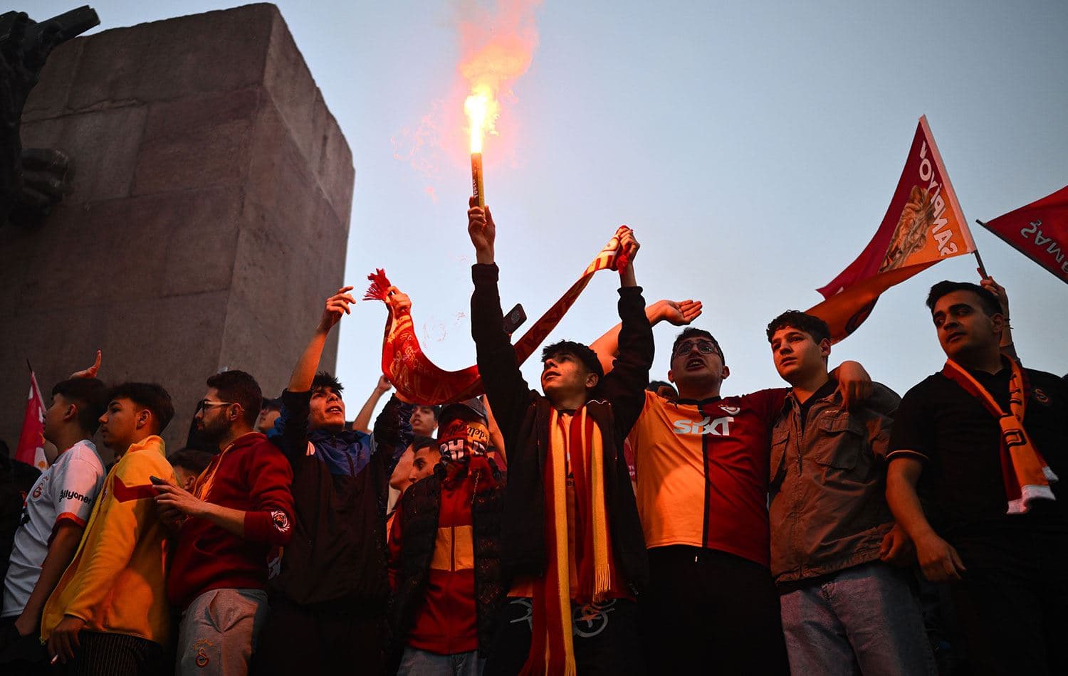 Galatasaraylı taraftarların sevinç kutlamaları / AA